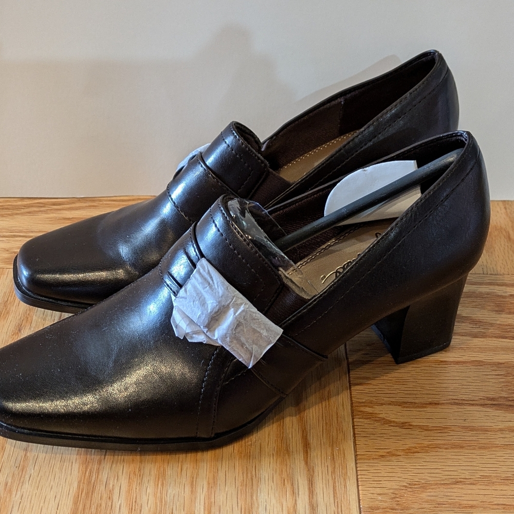 New Brown Women's heeled slip in shoes - Lifestyles Sycamore - size 8